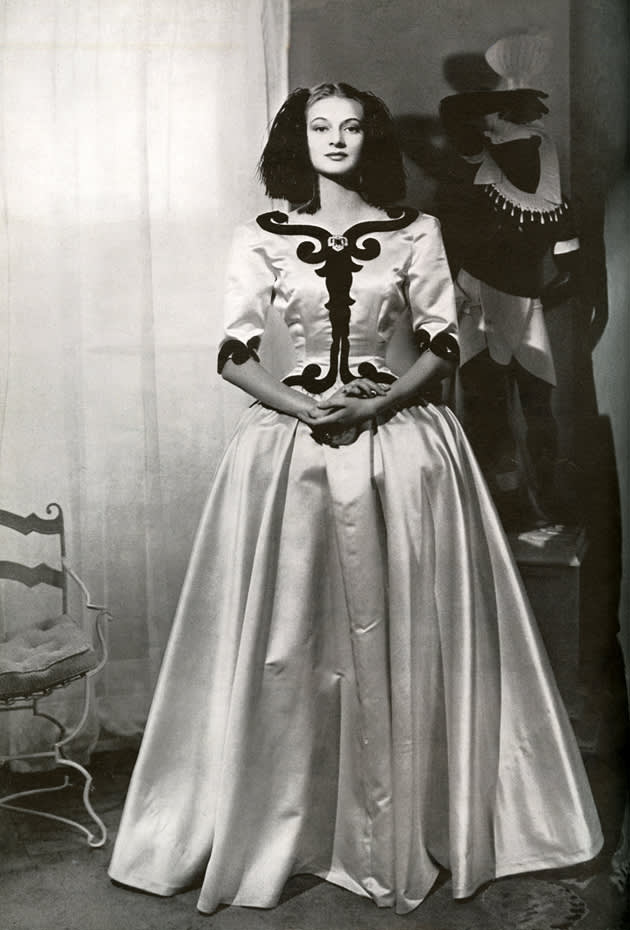 Balenciaga infanta evening dress 1939 collection   most famous infanta dress  ivroy satin with black velvet appliqued trmmin