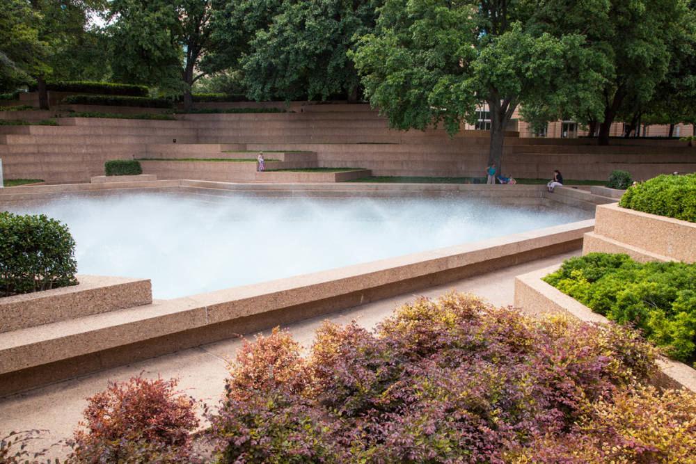  Philip Johnson , Water Gardens, Fort Worth, Texas, 1974  