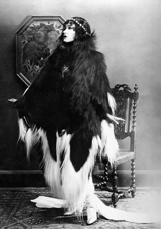 Gloria swanson  in a monkey fur coat 1922