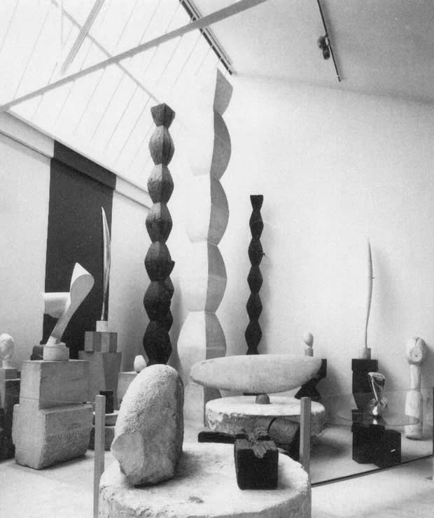 Constantin brancusi  studio reconstruction at the mus  e national d   art moderne  1979