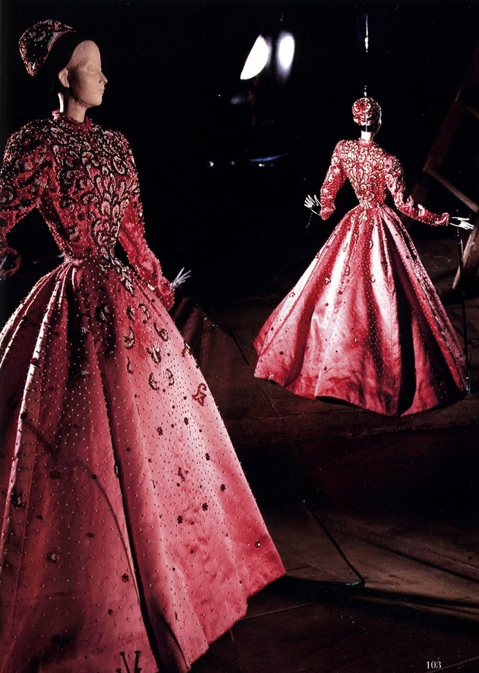 Evening dress - Cristobal Balenciaga — Google Arts & Culture