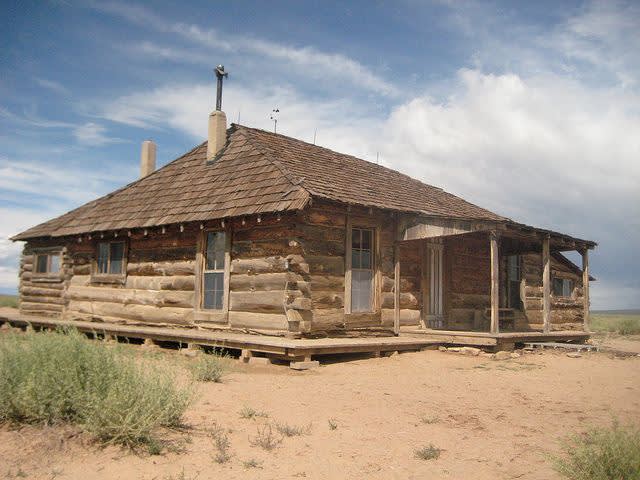 Walter de maria  lightening field cabin