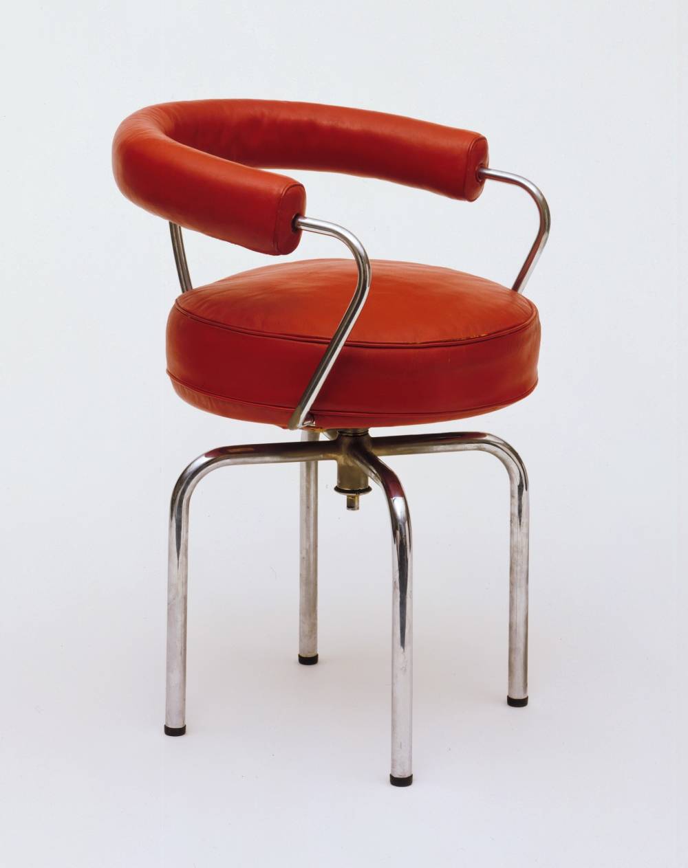Charlotte perriand  le corbusier  charles e  douard jeanneret   pierre jeanneret  revolving armchair  1928