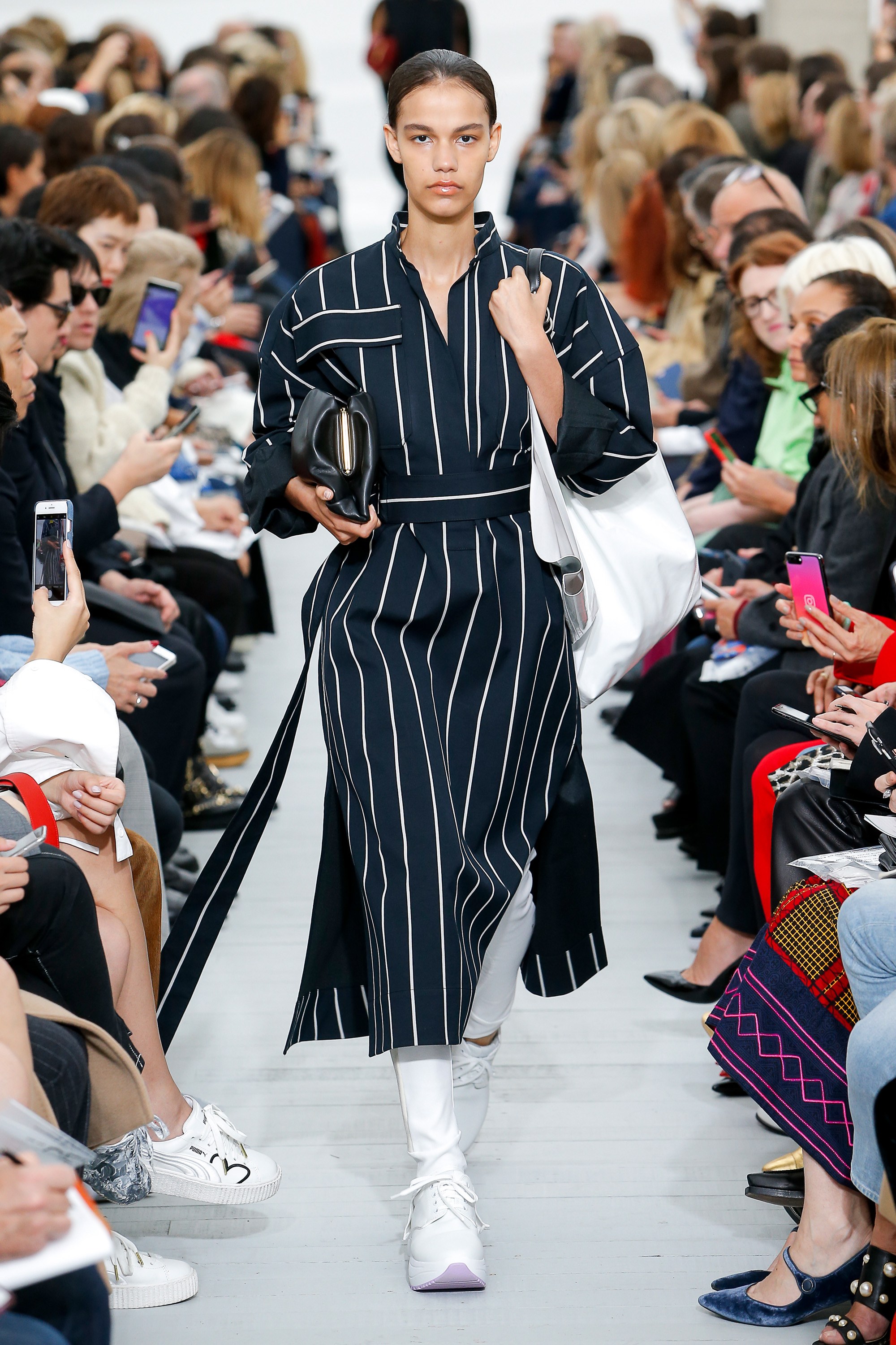 Celine показы. Celine дом моды. Селин показ мод. Celine показы. Коллекция селин.