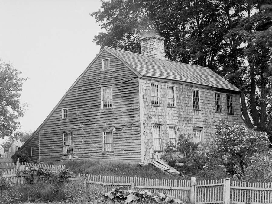  Saltbox House, New England, 1700s 