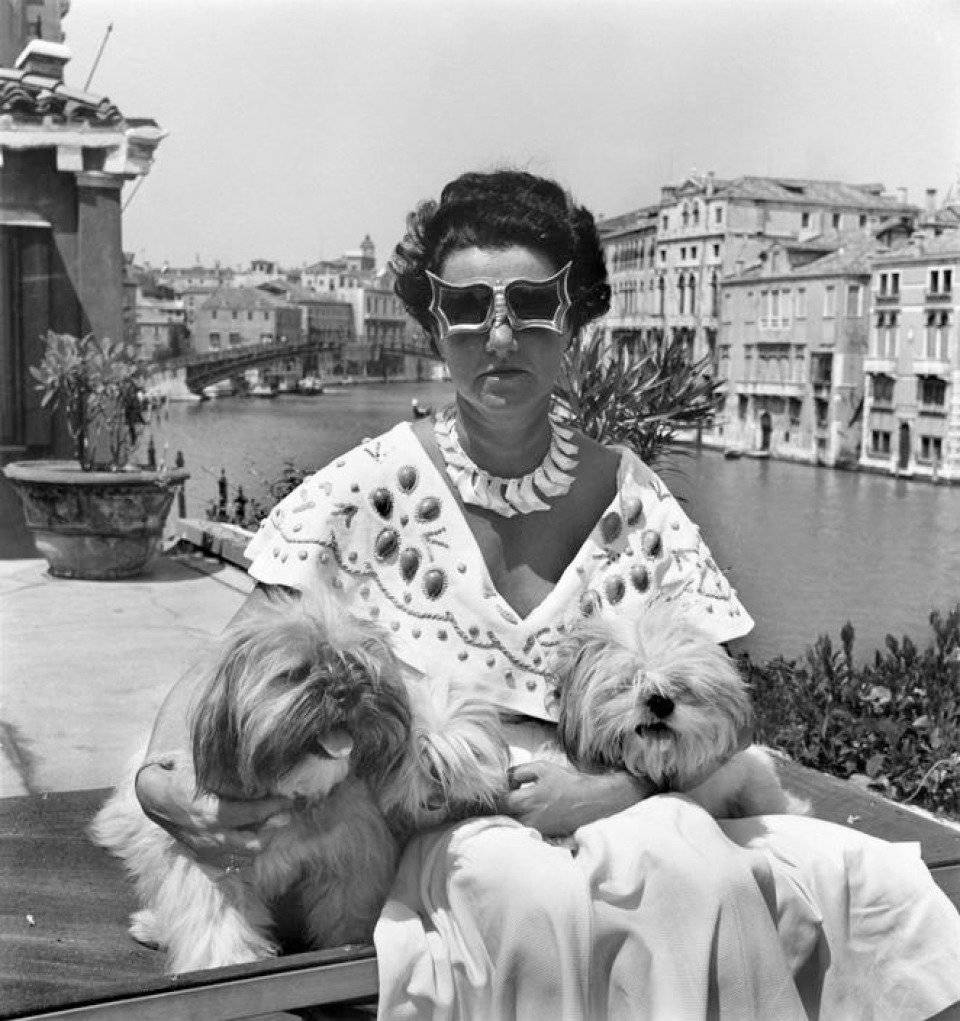 David seymour  mrs peggy guggenheim in her palace on the grand canal. 1950