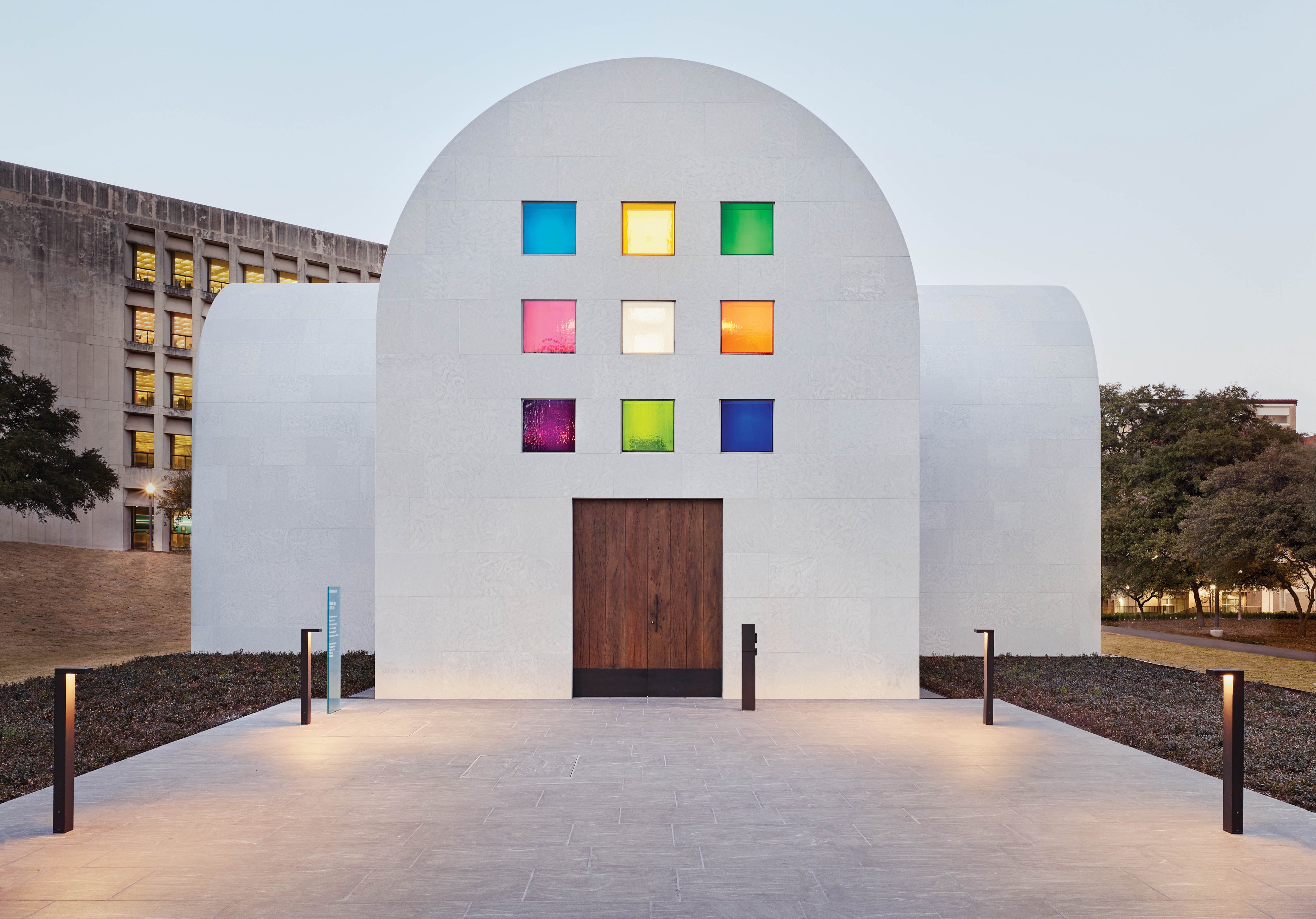 Здания произведения искусства. Ellsworth Kelly: Austin. Ellsworth Kelly Architecture. • Музей искусств Блантона. Музей искусства Остина.