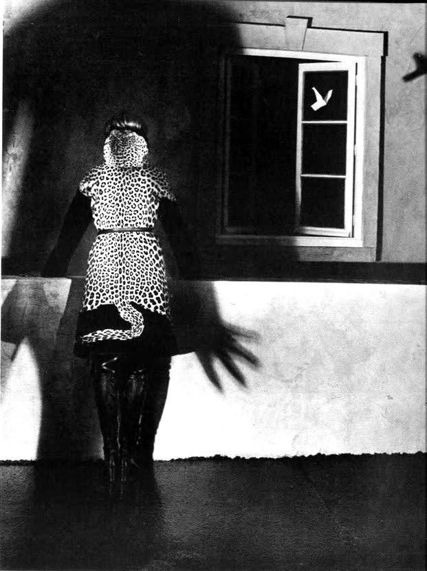 Yves saint laurent haute couture 1969. photo guy bourdin dans vogue paris