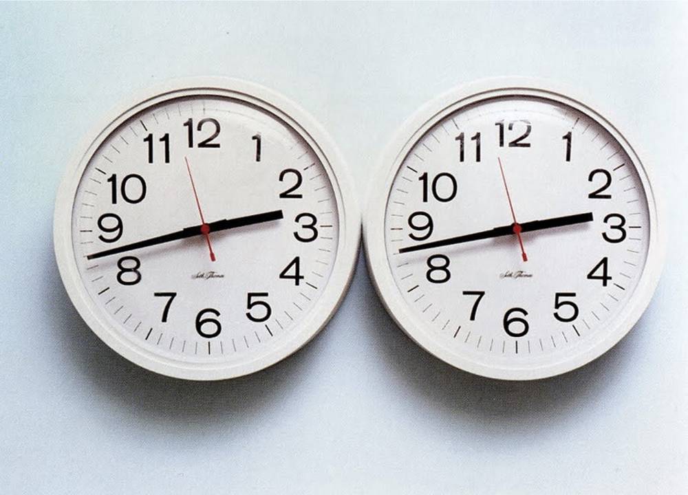 Felix gonzalez torres   untitled  perfect lovers   1991