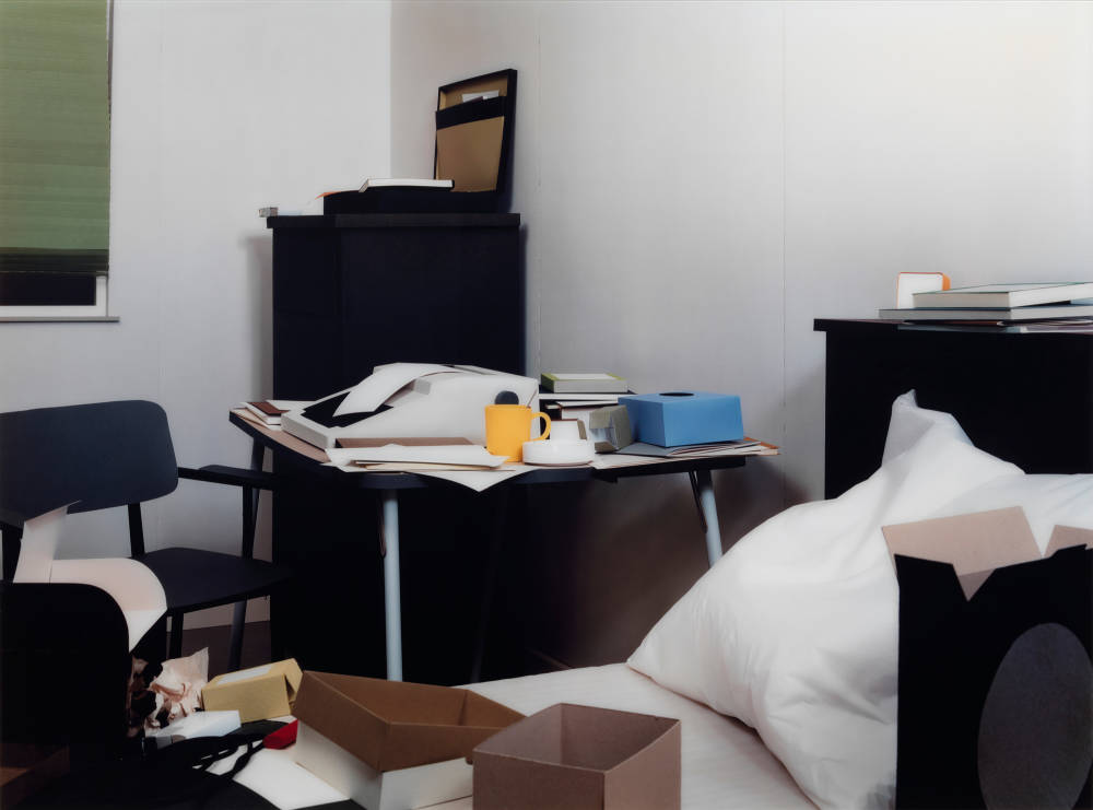  Thomas Demand,  Room (Zimmer), 1996 