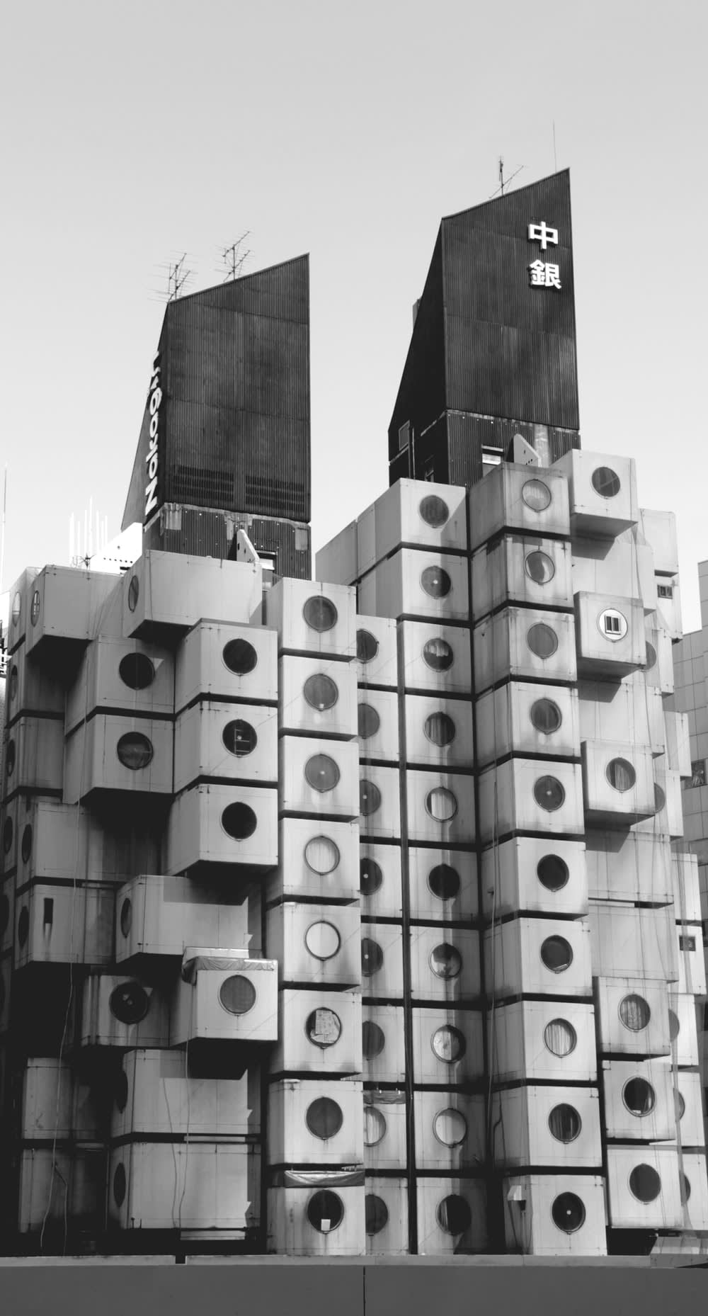 Kisho kurokawa  nakagin capsule tower  1972  chu  o   ku  japan