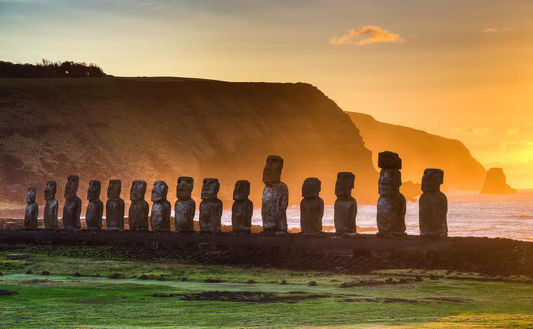  Easter Island, Moai Statues  