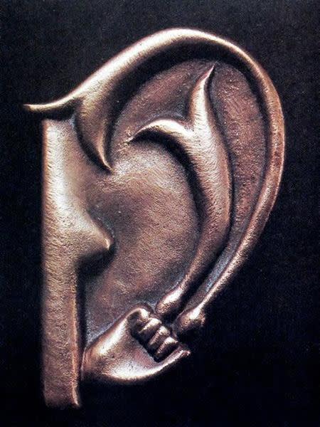 Meret oppenheim  giacometti s ear  1933