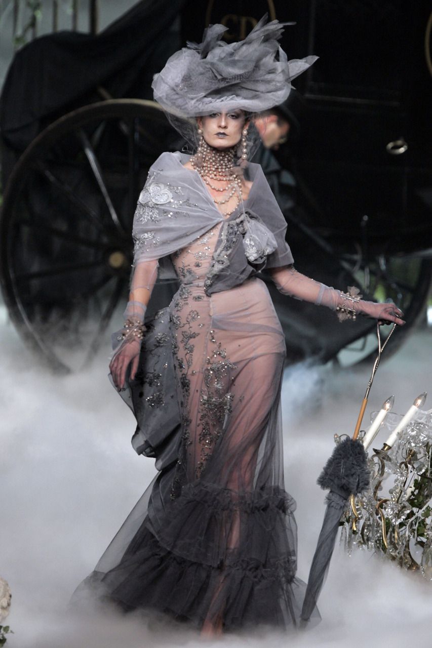 John Galliano for Dior - Minnie Muse