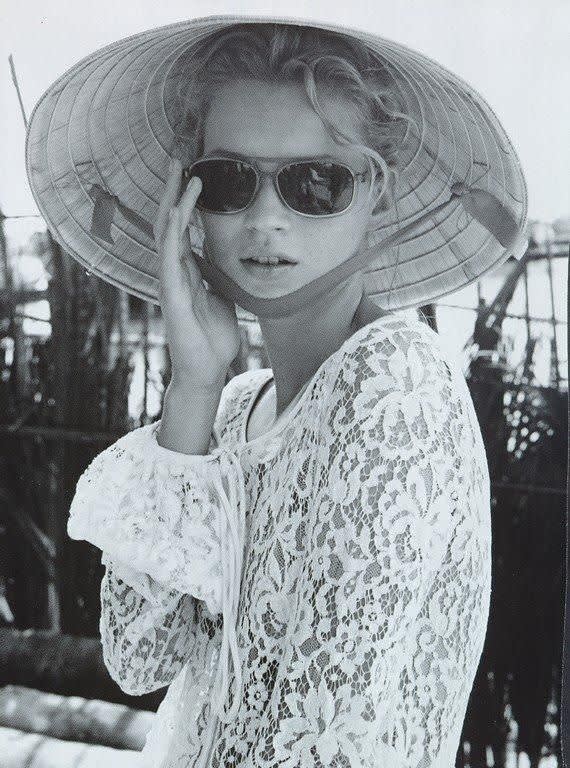 Bruce webber  kate moss  straw hat  shades  lace top  vogue spain  1996  la turista oriental 