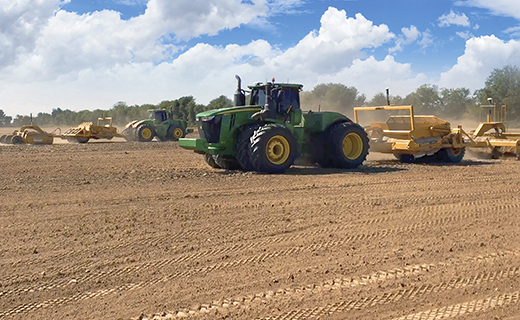 Un agricultor o contratista de movimientos de tierra usa VerticalPoint RTK para mejorar la exactitud vertical de sus proyectos de nivelación de terrenos.