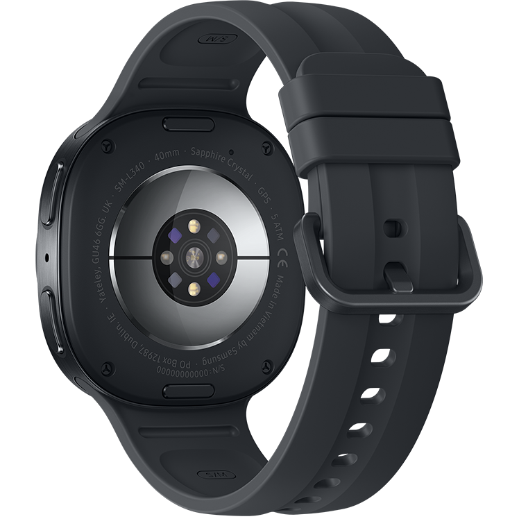 Baksida av Samsung smartklocka i mörkgrå färg med silikonarmband och synliga hälsosensorer.