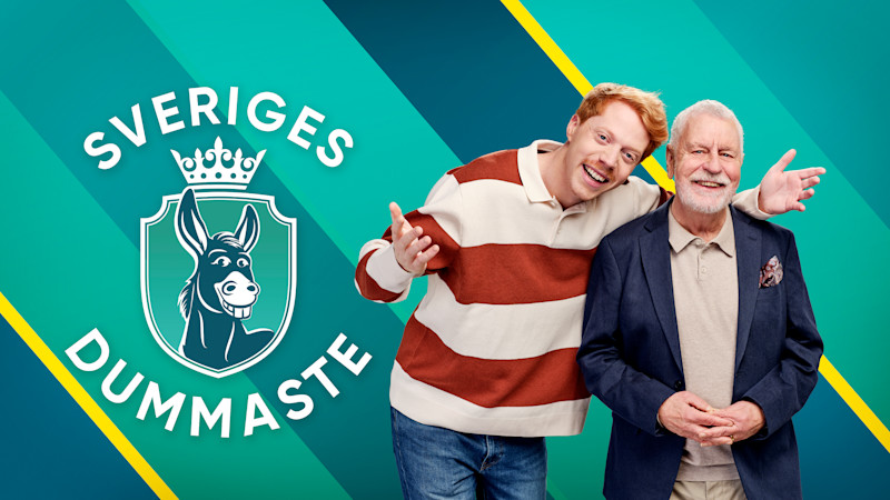 Två personer framför grön bakgrund med Sveriges Dummaste-logotypen som visar en åsna i en sköld.