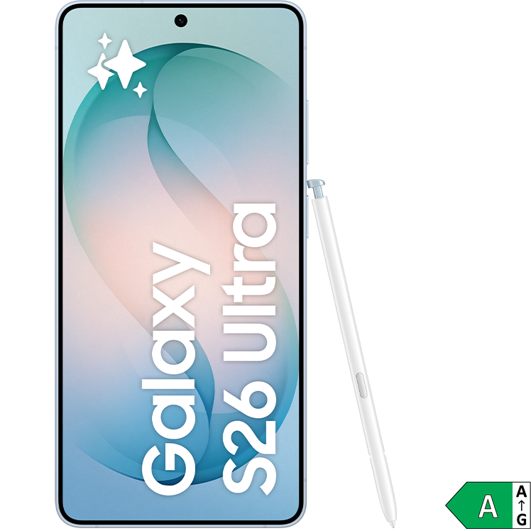 Samsung Galaxy S26 Ultra-smartphone med ljusblå bakgrund och en vit S Pen-penna bredvid. Energimärkning A visas i hörnet.