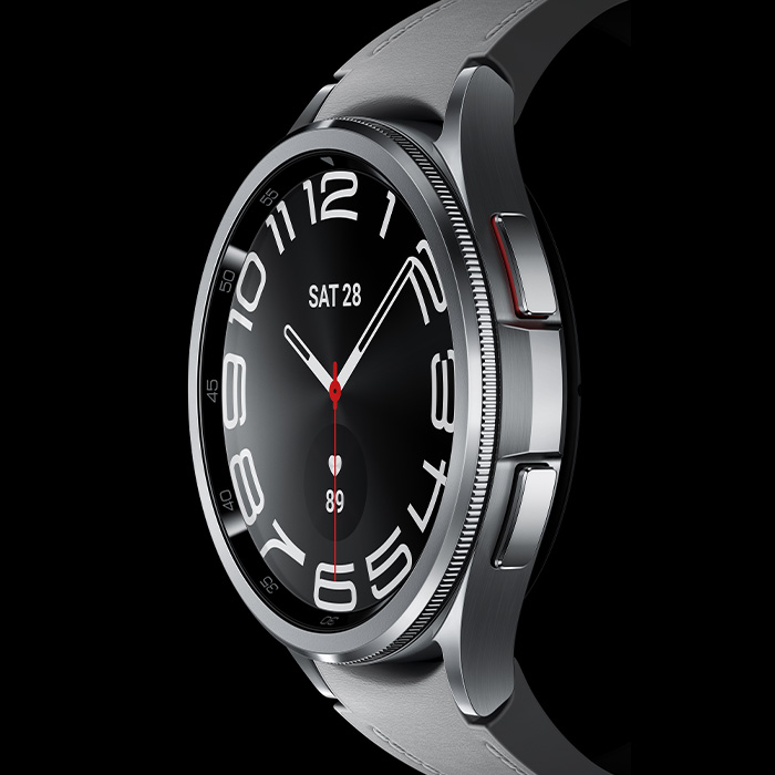 Samsung Galaxy Watch6 Classic mot svart bakgrund