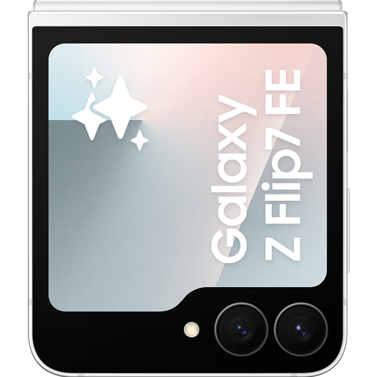 En vit Samsung Galaxy Z Flip7 FE, hopvikt med skärmen synlig. På skärmen syns de två kameralinserna.