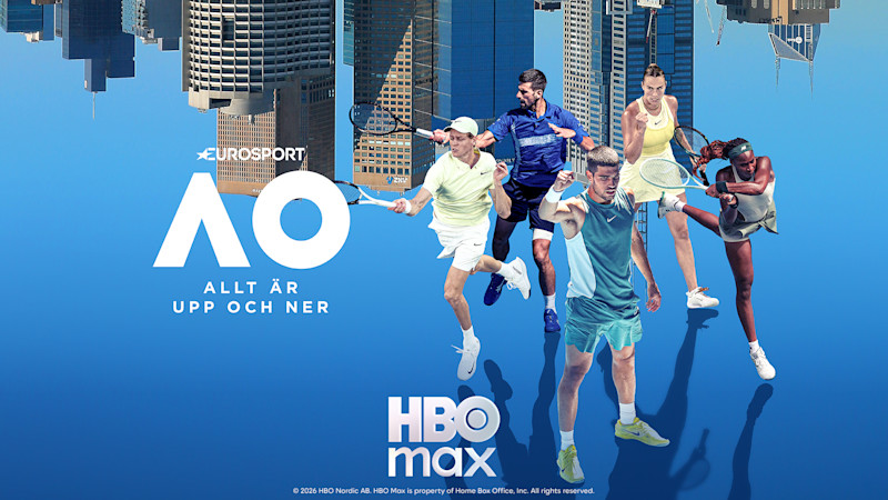 Tennisspelare i aktion mot bakgrund av skyskrapor. Eurosport AO-logotyp och HBO Max-logotyp med texten "ALLT ÄR UPP OCH NER".