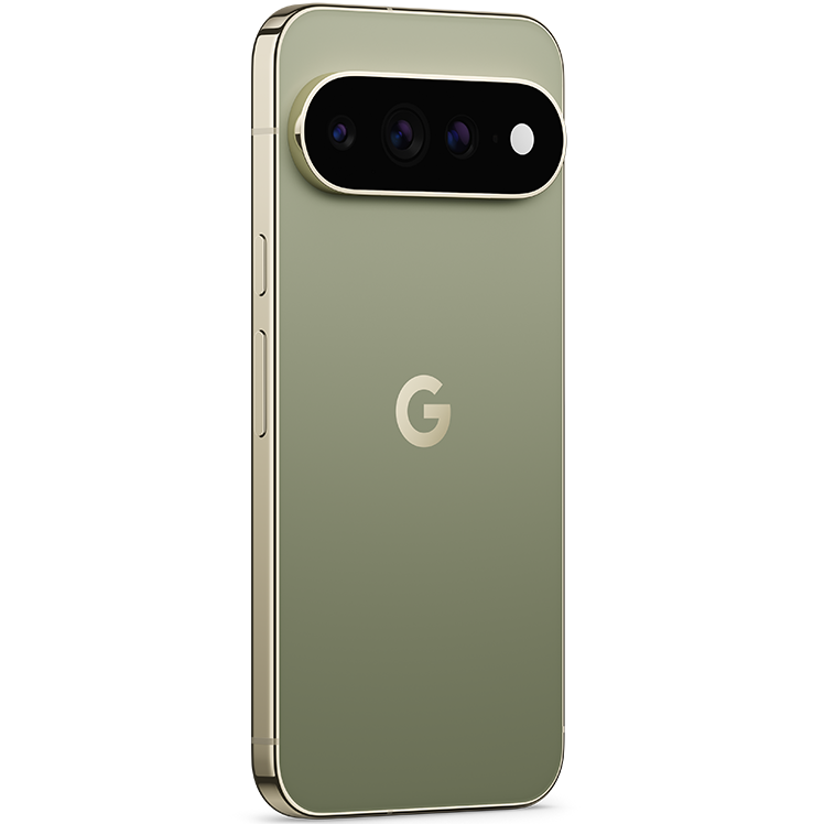 Google Pixel 11 Pro XL i sagegrön färg, baksidesvy med trippelkamera och guldfärgad ram.