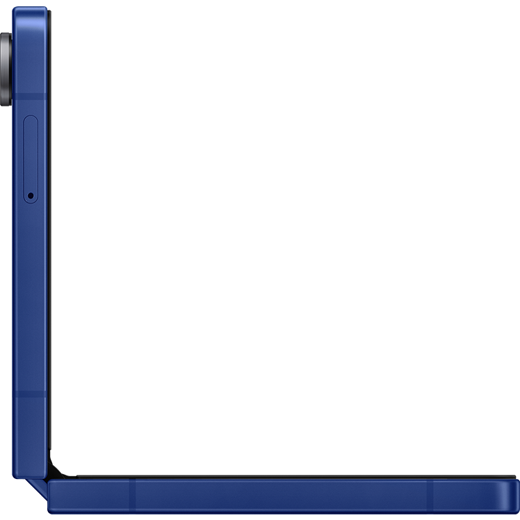 Närbild på en blå Samsung Galaxy Z Flip7, sedd från sidan till hälften uppvikt. Bilden visar mobilens tunna profil och kanter.