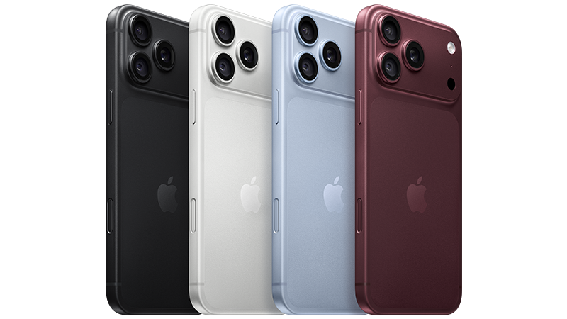 Fyra iPhone-modeller visade bakifrån i färgerna svart, vit, ljusblå och mörkröd, med trippelkamerasystem.