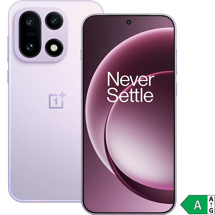 Lila OnePlus-smartphone med fyra kameror på baksidan och en skärm som visar "Never Settle" mot blå bakgrund. Energimärkning A.