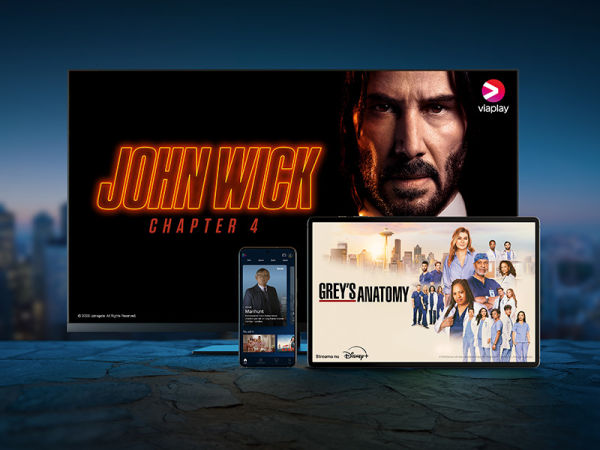 Bild som visar olika enheter med streamat innehåll: “John Wick Chapter 4” på Viaplay, “Manhunt” på mobil och “Grey’s Anatomy” på Disney+ via surfplatta.