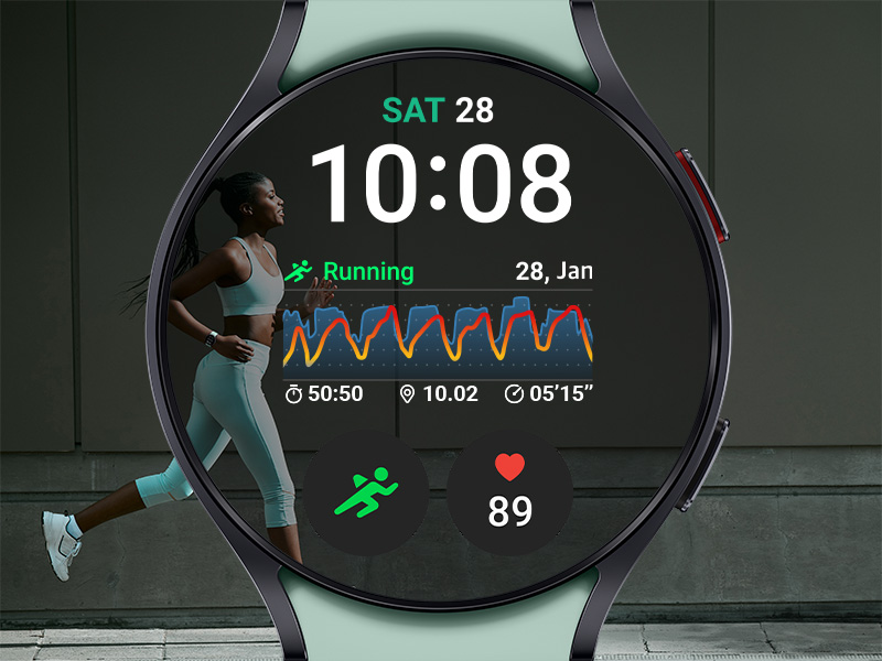 Samsung Galaxy Watch6 framför en kvinna som springer