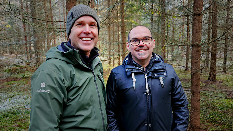 AirForestrys vd Olle Gelin och Stefan Trampus, chef för företagsmarknaden på för Tele2