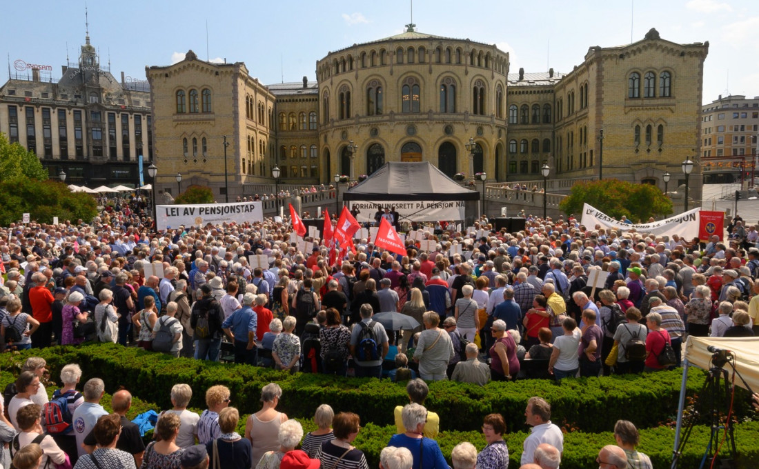 6. juni 2019: 5000 pensjonister samlet seg foran Stortinget. I år gjør vi det igjen: hold av 7. juni og møt opp kl 12.00. (Foto: Johnny Syvertsen)