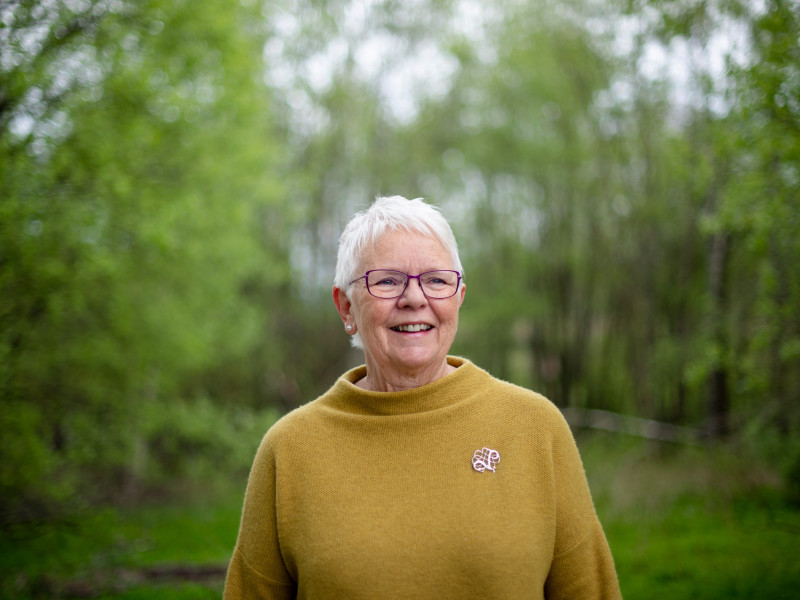 Toril Naper Hauge meldte seg inn i Pensjonistforbundet fordi hun mener det er viktig med en stor organisasjon som har påvirkningskraft. Foto: Schibsted Partnerstudio