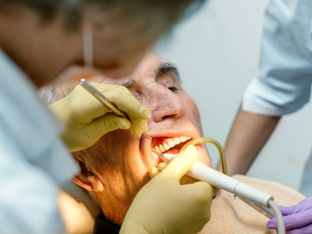 Smerte og betennelse i munnen kan direkte føre til svekket allmennhelse, eller indirekte til annen sykdom.  (Illustrasjonsfoto: iStock)