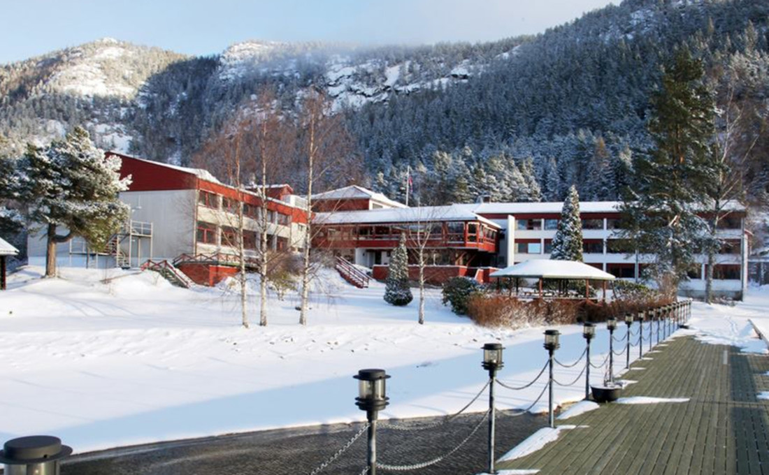 Revsnes hotell på Byglandsfjord er åstedet for sammenslutningsfesten.