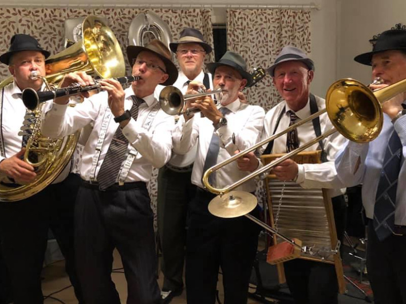 Norsk Linje er et populært gladjazzband som skal stå for underholdning og konsert på Senioruka på Storefjell