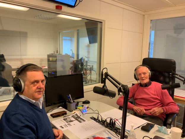 Nestleder og leder i Stjørdal Pensjonistlag, Kåre Børseth og Per Olaisen, under sending av Pensjonistprogrammet i Radio Trøndelag.