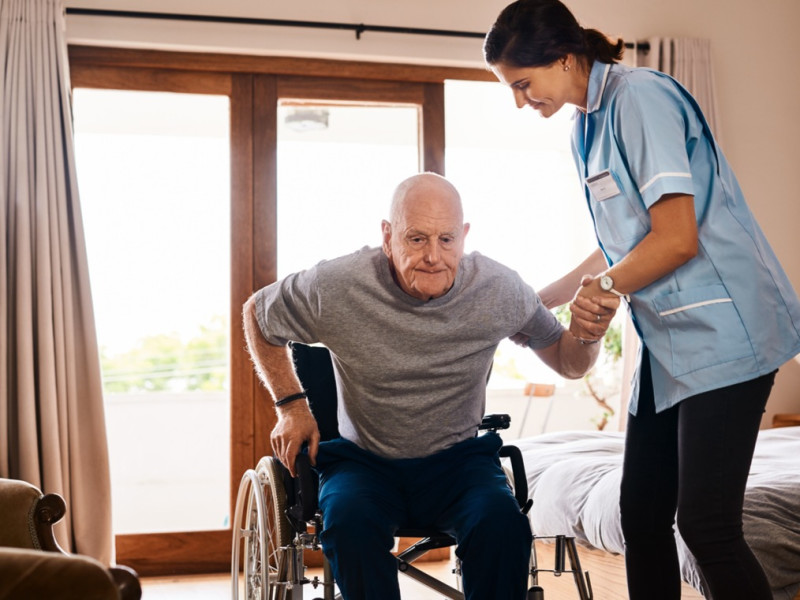 Pensjonistforbundet mener det er bra at investeringstilskuddet til sykehjemsplasser og heldøgns omsorgsplasser tilføres ytterligere 200 millioner kroner i 2023. (Illustrasjonsfoto: iStock)