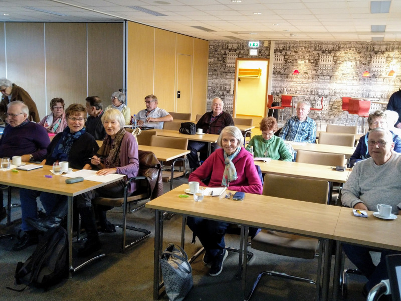 Mer enn 20 pensjonister deltok på vårt første nettbank-kurs