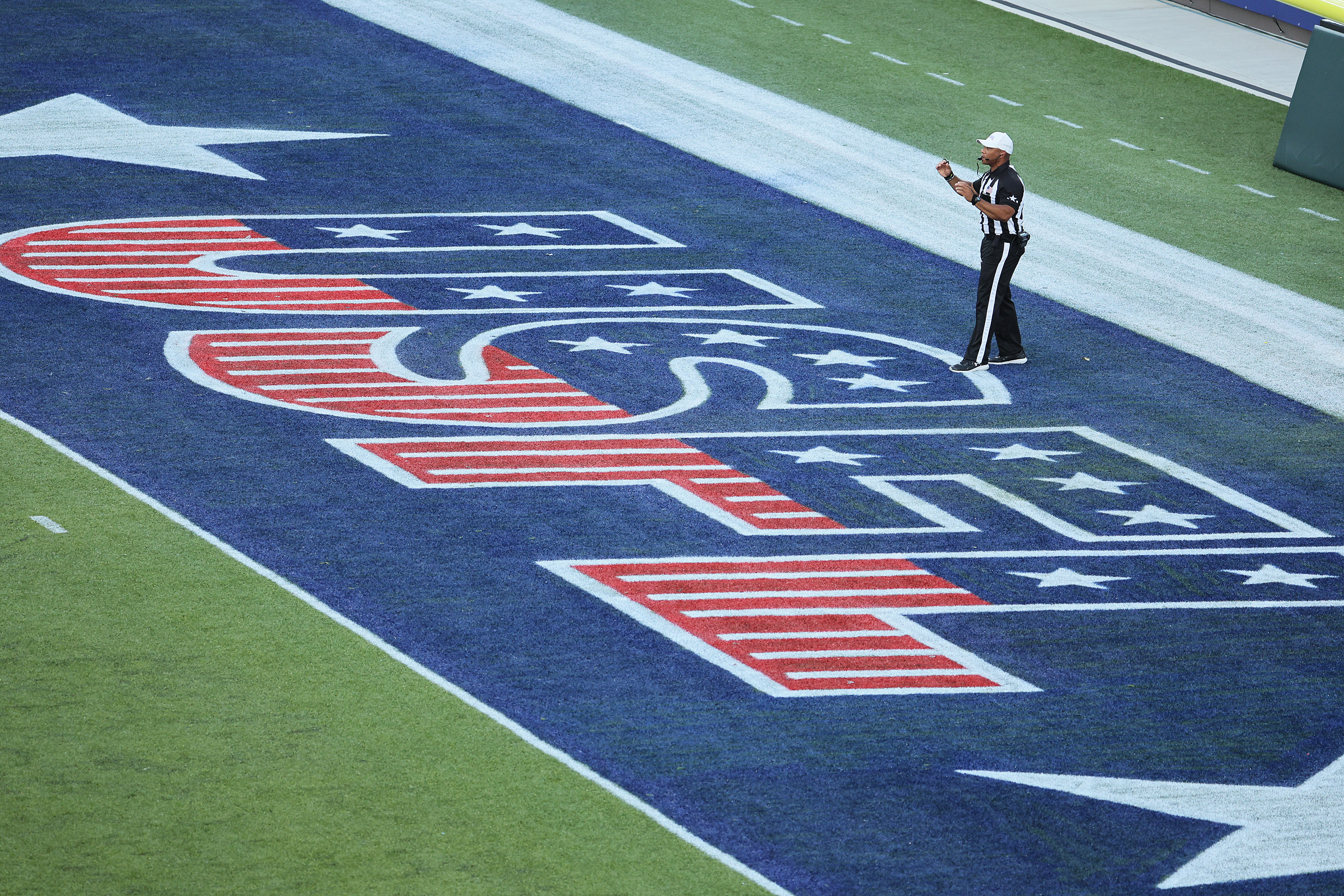 USFL on Twitter: USFL fans bring it in! Team Token holders get access to a  FREE pair of tickets to the playoffs and VIP ACCESS to our stadium event on  June 25