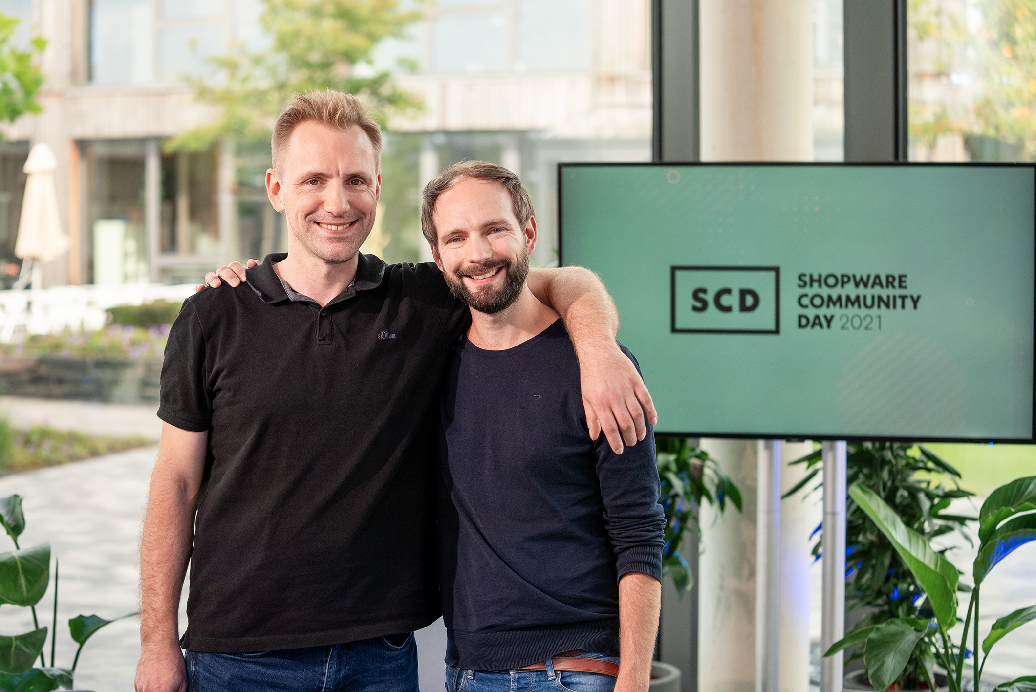 Die-Shopware-Vorsta-nde-Stefan-Hamann-links-und-Sebastian-Hamann-im-SCD-Studio