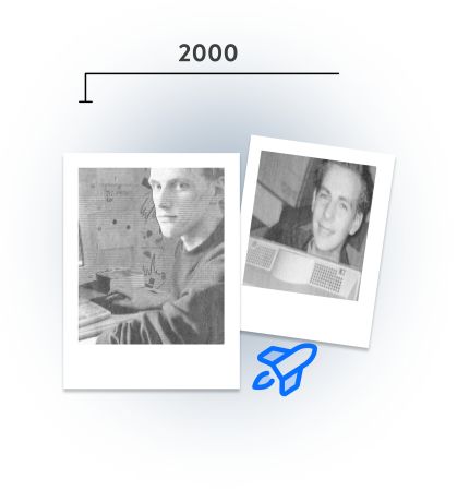 Two Polaroids with old portraits of Stefan and Sebastian Hamann. The year 2000 is displayed at the top and a rocket icon can be seen below the Polaroids.