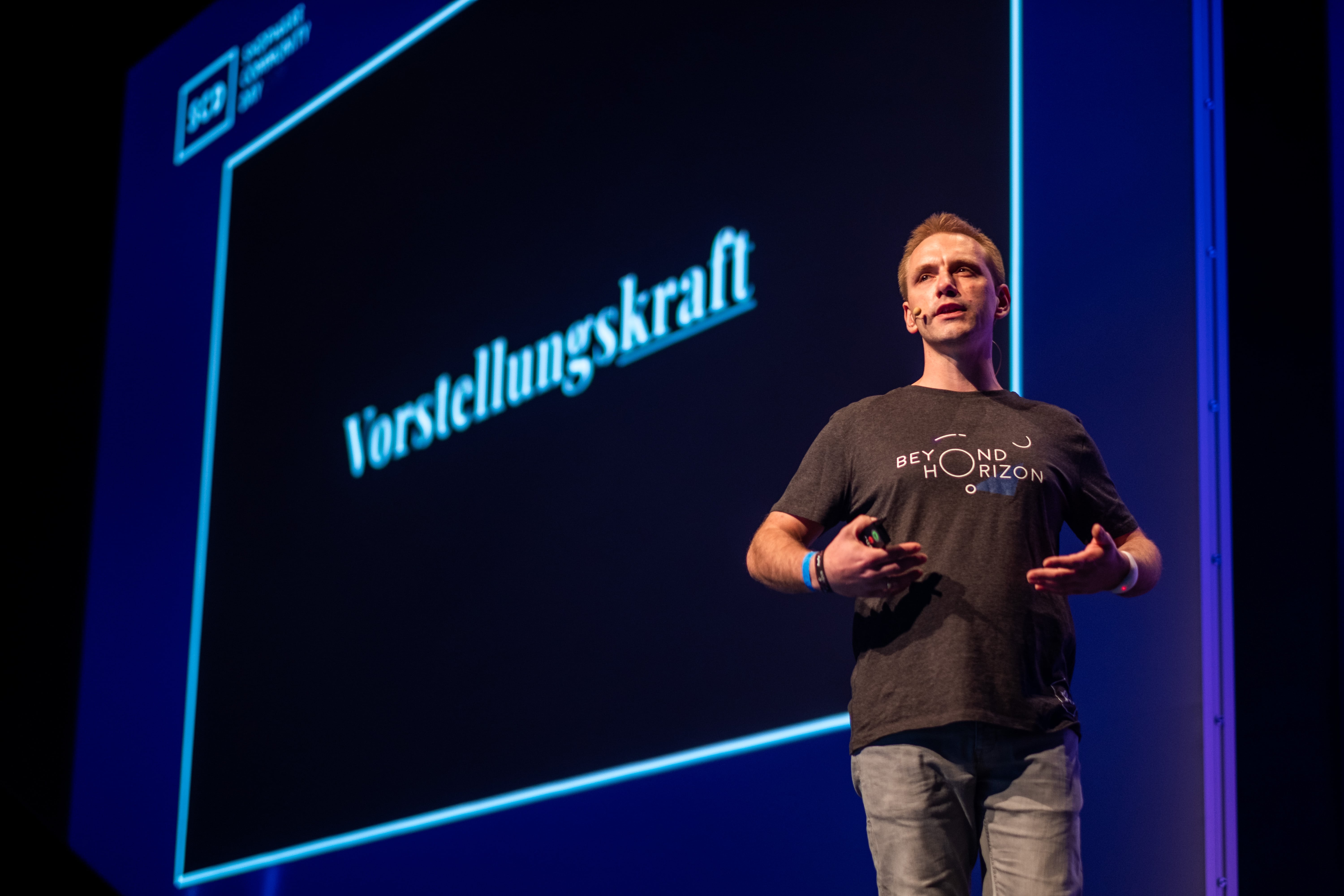 In-his-keynote-speech-Stefan-Hamann-presents-the-latest-news-and-visionary-ideas-emerging-from-the-Shopware-ecosystem