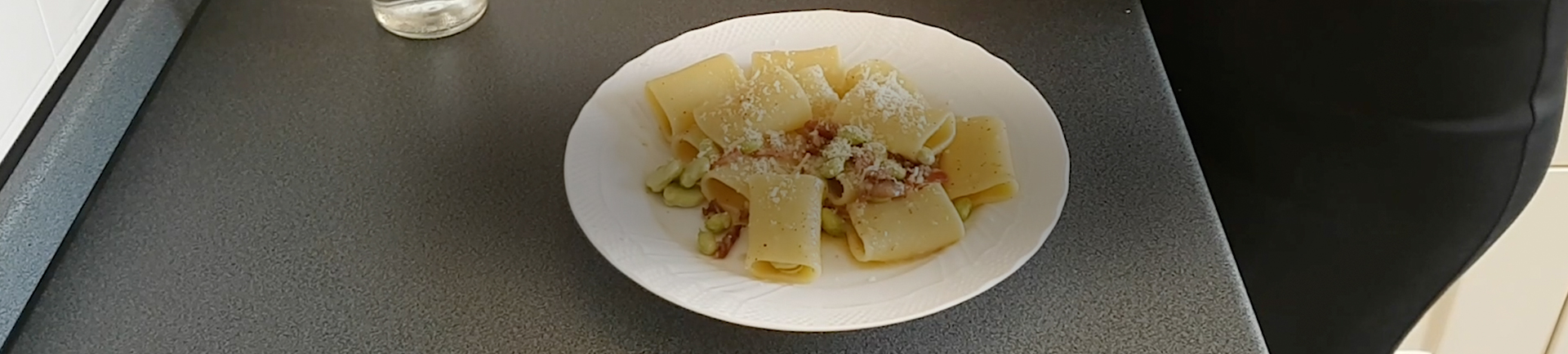 Paccheri di Gragnano IGP con fave fresche, pancetta e pecorino