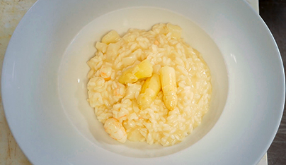 Risotto con scampi, aspragi bianchi e prosecco