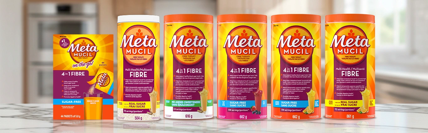 Packages of Metamucil on-the-go 4-in-1 fibre powder and Metamucil powder bottles of original with real sugar, 4-in-1 fibre without sweeteners, 4-in-1 sugar free berry, 4-in-1 sugar free orange and orange smooth fibre.