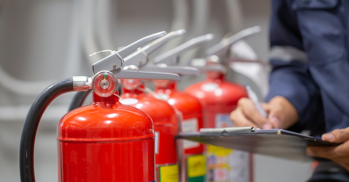 HedrickFireProtection-373567-Hands-Clipboard-Extinguisher-Blogbanner1