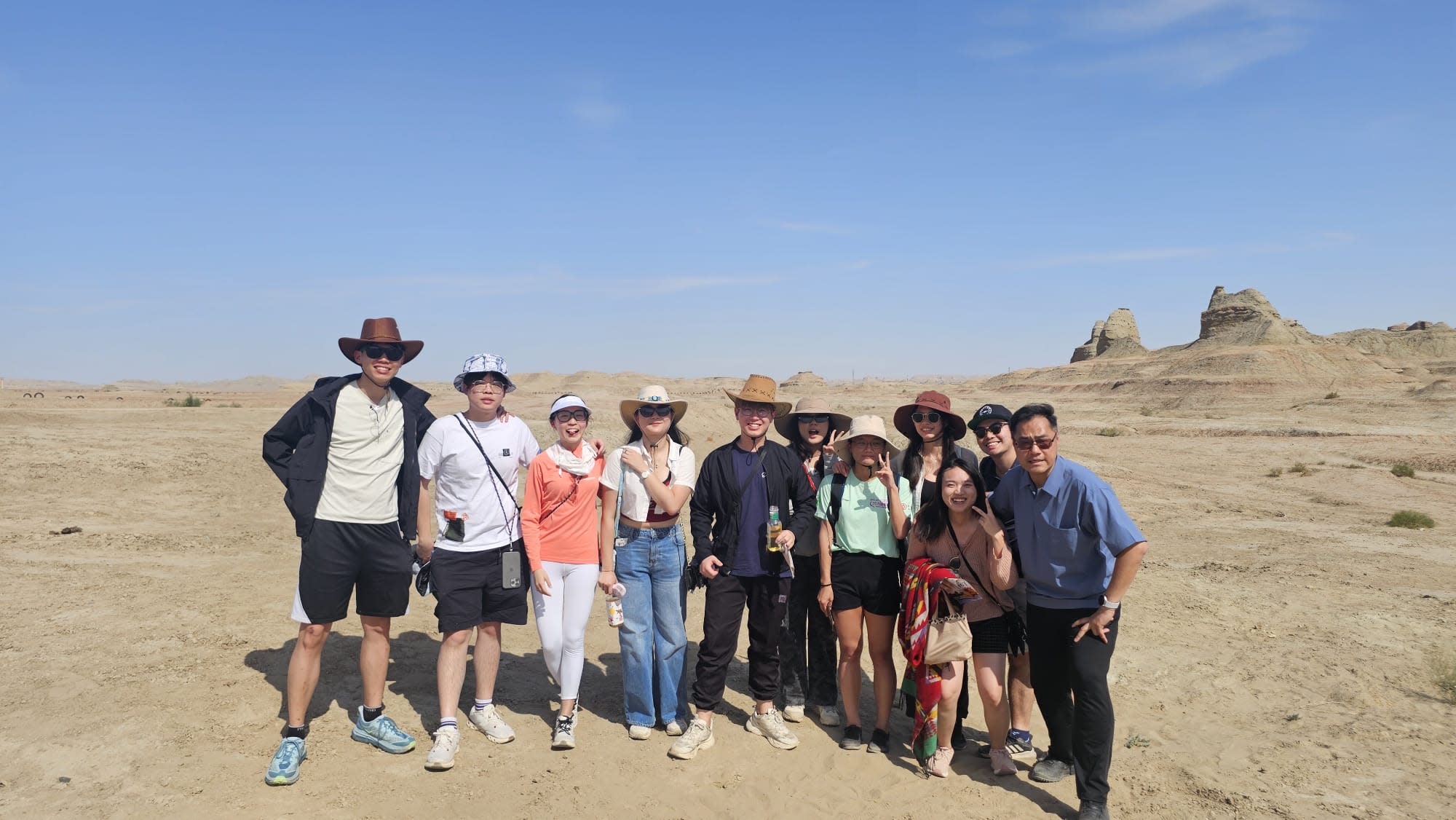 大漠孤煙直 蒼茫天地間 ——絲路北疆行 Discovering Silk Road, Exploration to Northern Xinjiang